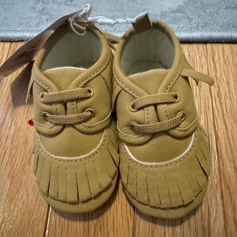 Shuboxstyle infant shoes size 2 in tan